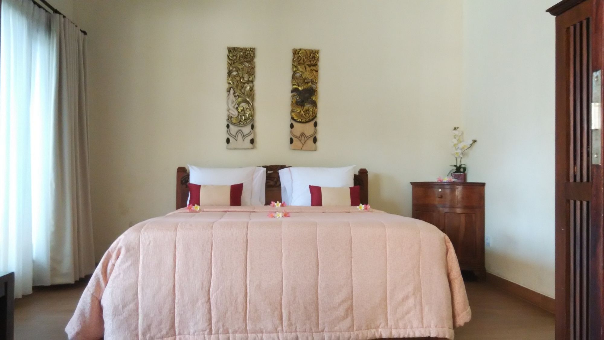 Hotel Melamun Ловина Экстерьер фото